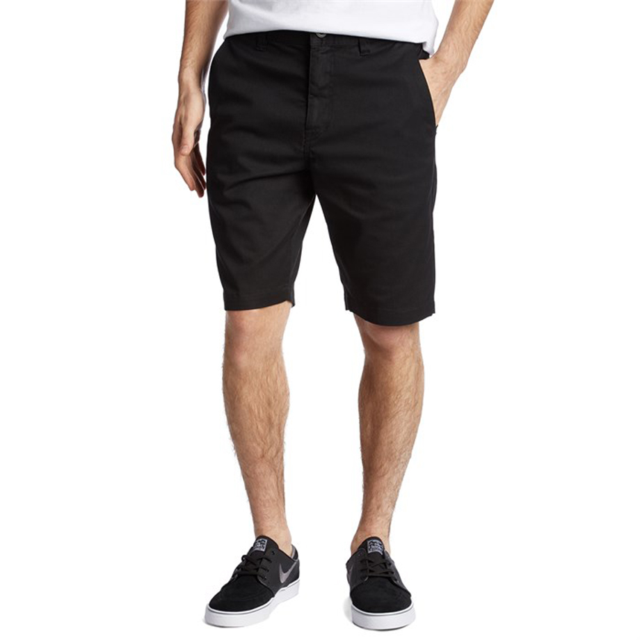 VOLCOM FRICKIN MODERN STRETCH SHORT chino rövidnadrág - Fekete színű, oldalsó és hátsó zsebekkel, 19 hüvelykes hossz.