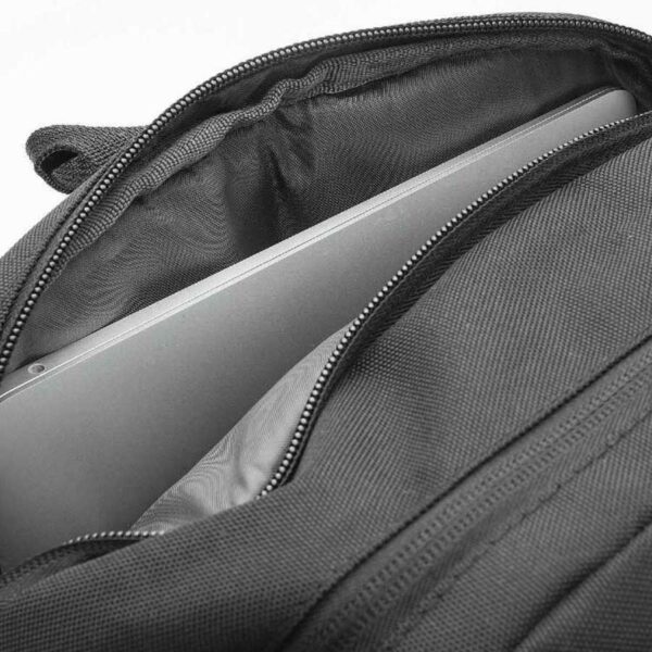 Volcom School Hátizsák fekete színben, három rekesszel és laptop tartóval.