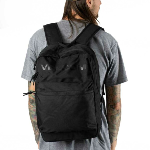 Volcom School Hátizsák fekete színben, három rekesszel és laptop tartóval.