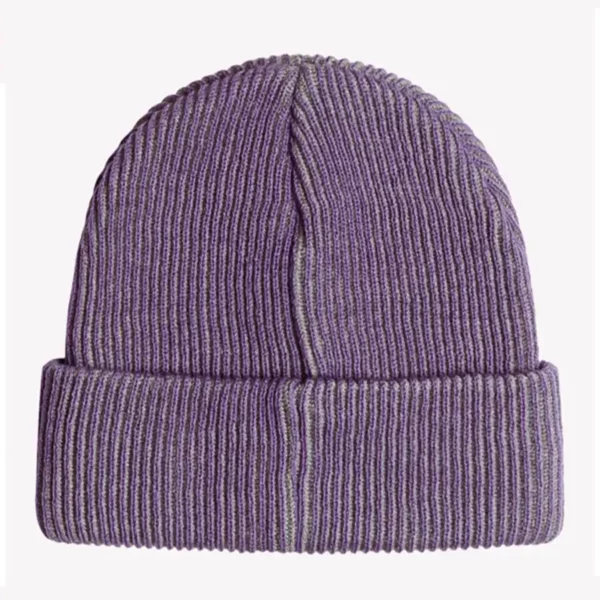 Billabong Arch Patch téli sapka, lila színben, 100% akrilból, oldalsó felvarróval.
