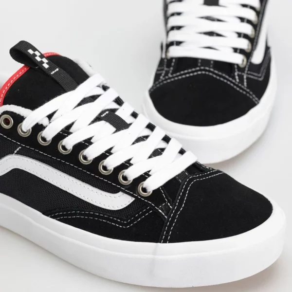 Vans Skate Old Skool 36+ fekete színű gördeszkás cipő – ikonikus stílus modern frissítésekkel.