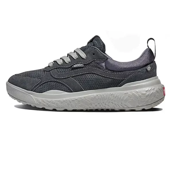 Vans MTE UltraRange Neo VR3 cipő, könnyű és légáteresztő kialakítás, VR3CUSH™ talp, hasított bőr és hálós felsőrész, fenntartható anyagok.