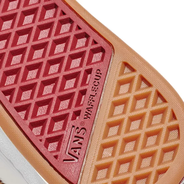 Vans Kyle Walker signature gördeszkás cipő fehér színben – tartósság, stabilitás és kényelem.