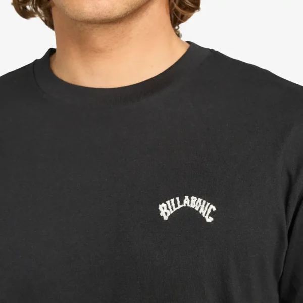 Billabong Arch Crew fekete póló kis hímzett logóval a mellkason