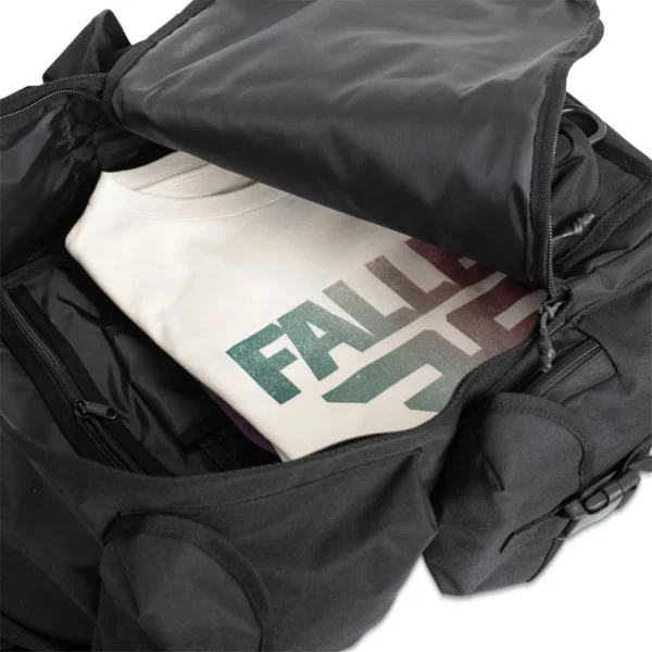 Fallen Cargo fekete hátizsák 26 literes űrtartalommal, laptoprekesszel és külső zsebekkel.