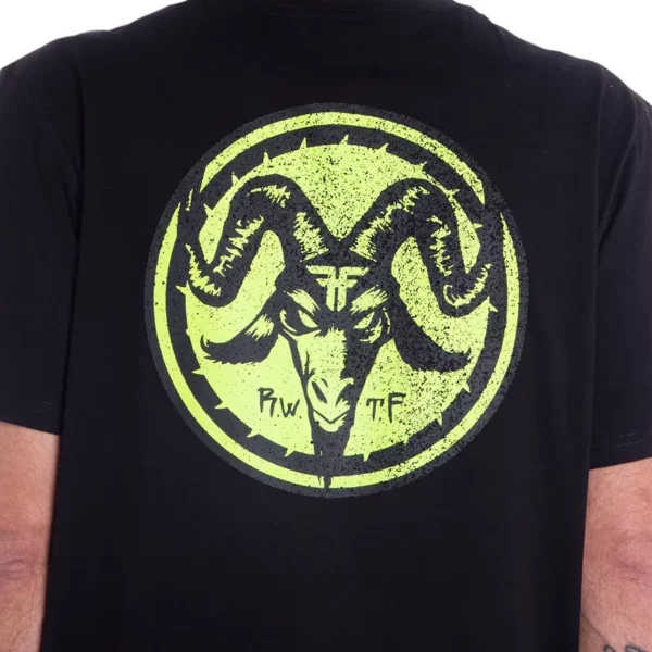 Fallen Goat póló fekete-lime színben, hátul karakteres grafikával.