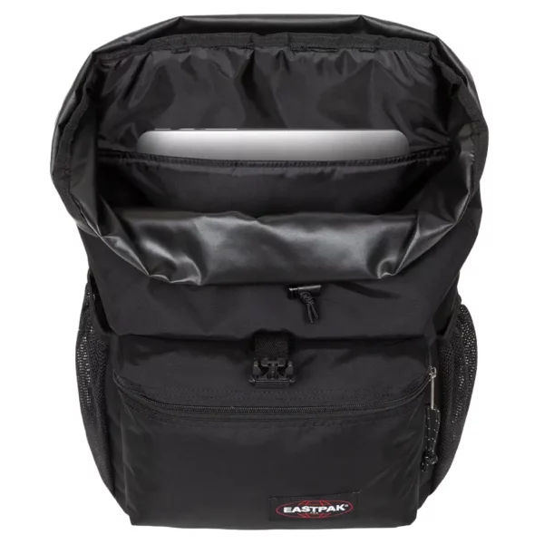 Eastpak Bazego hátizsák fekete színben, elöl cipzáras zsebbel és csatos zárással