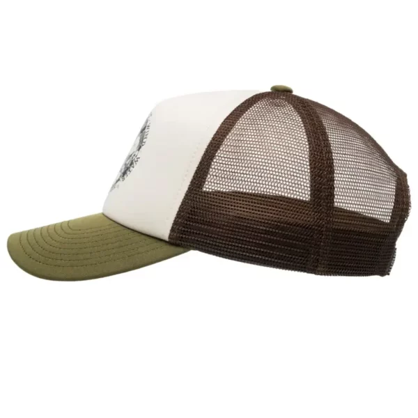 Element Yield trucker sapka hajlított simlivel, poliészter anyagból, nagy Element logóval és állítható csatos kialakítással.barna, khaki,oliva színben.