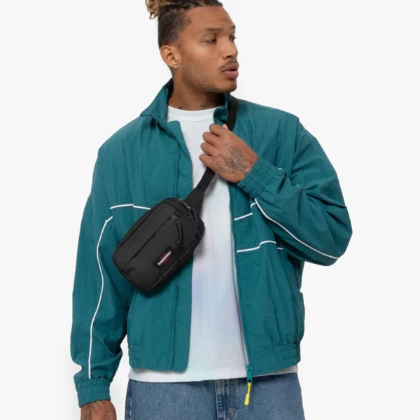 Modern design, strapabíró anyag - Az Eastpak Bouncer övtáska mindennapos használatra ideális. Fekete színben.