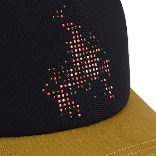 Vans Skate Flame Trucker sapka – Burnt Gold, -sárga, fekete színben. Lángmintás trucker sapka állítható pánttal.