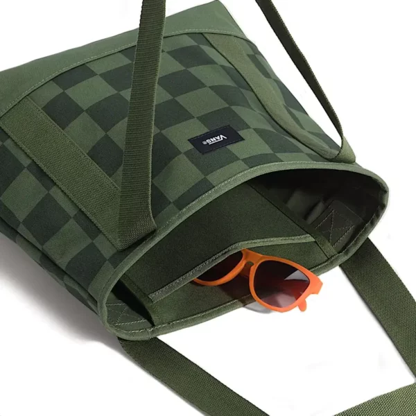 Vans Pergs Tote válltáska pine forest zöld színben kockás mintával.
