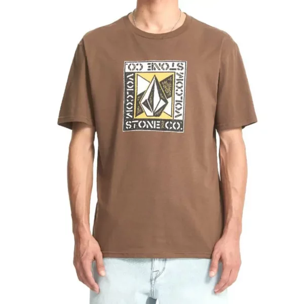 Volcom Angle Iron póló barna színben, szitanyomott grafikával, 70% pamut és 30% újrahasznosított pamut anyagból