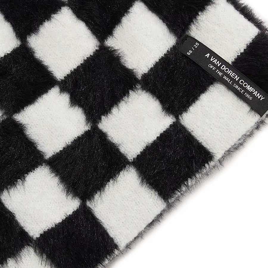 Vans Plaimor téli sapka black white színben, fekete fehér kockás mintával és szövött Vans logóval