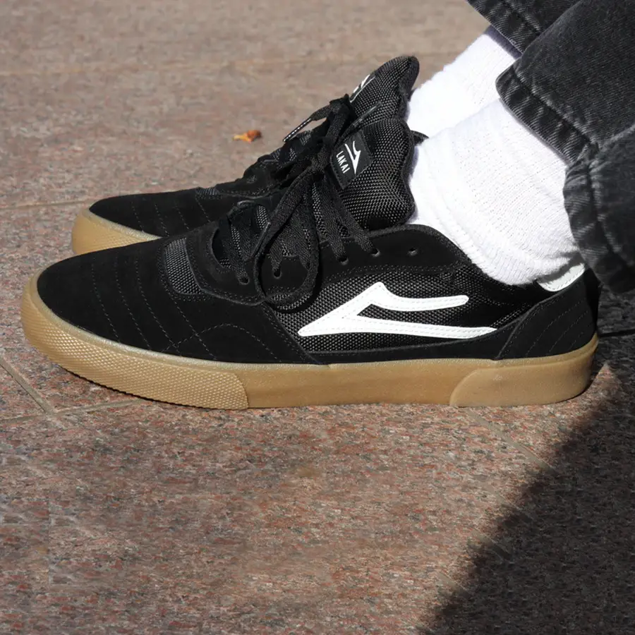 Lakai Cambridge black gum gördeszkás cipő velúr felsőrésszel és gumitalppal